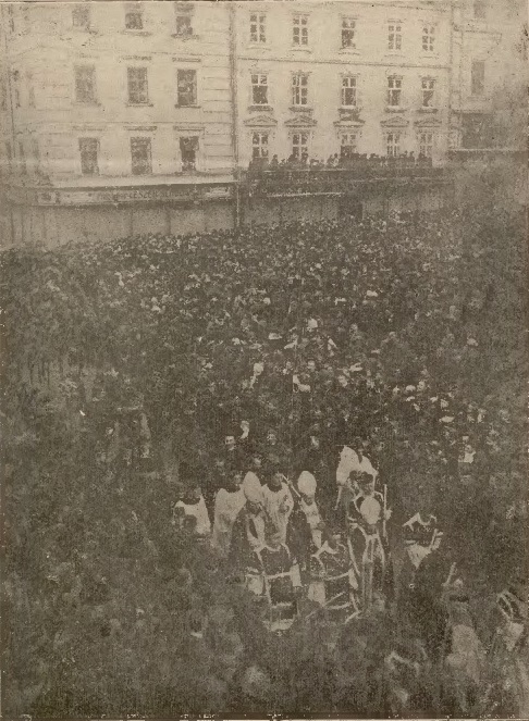 The procession on Katedralna Square