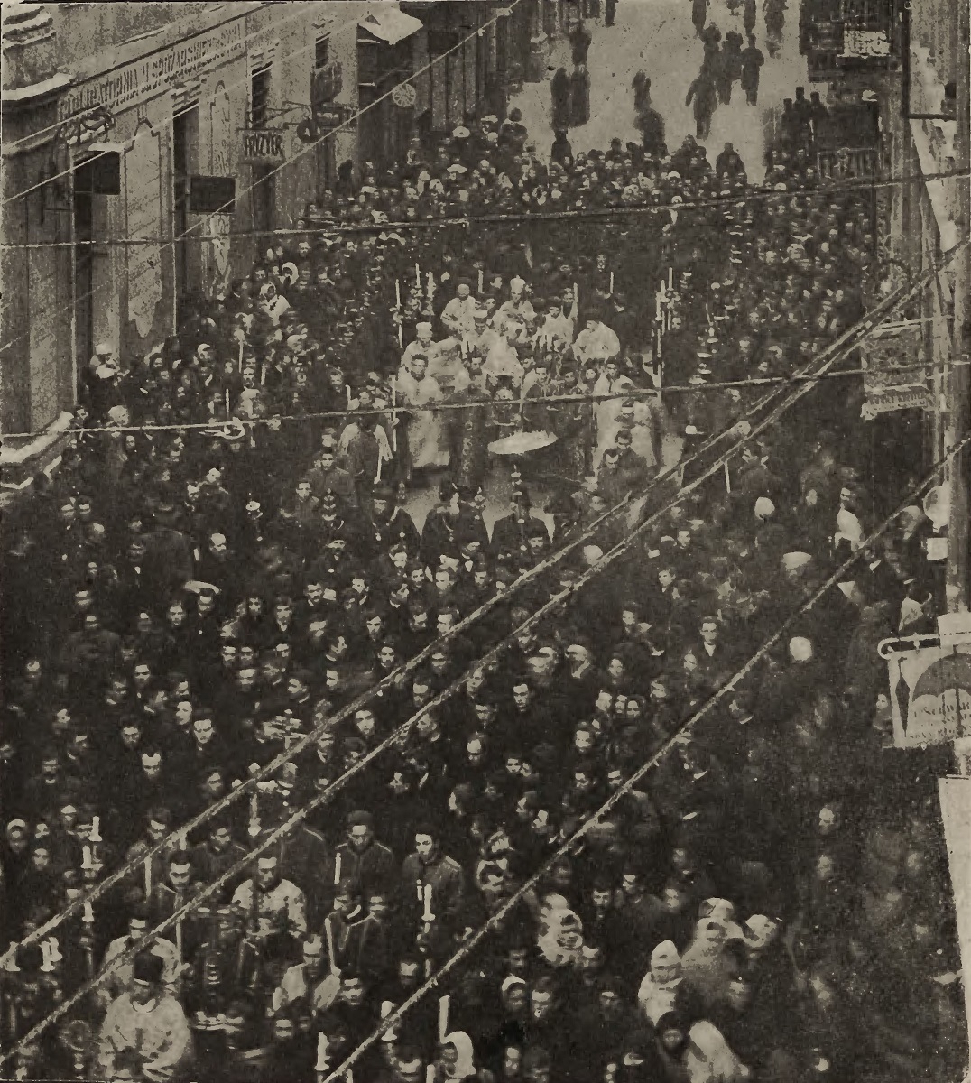 Procession along vul. Ruska to the Rynok Square in 1905