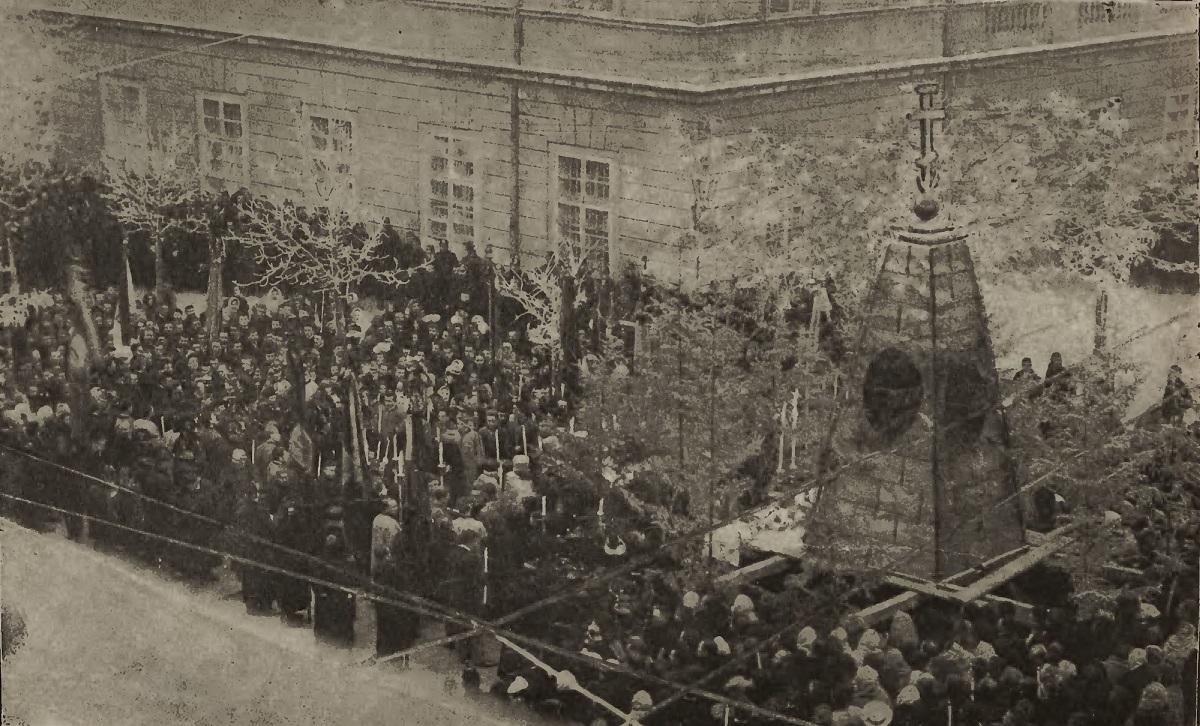 Epiphany celebration near the City Hall in 1905